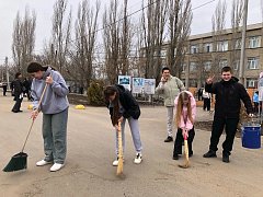 Питерский район активно включился в месячник по благоустройству