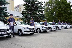 В Управлении Росгвардии по Саратовской области состоялись торжественная церемония приведения к присяге молодых сотрудников вневедомственной охраны и передача новых служебных автомобилей