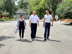 Питерский район с рабочим визитом посетил Владимир Попов, заместитель Председателя Правительства области