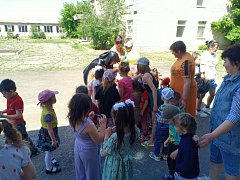Радостно, звонко, тепло и красочно прошёл главный праздник детства-День защиты детей на площади с. Мироновка