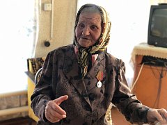 С большой благодарностью глава района Д.Н. Живайкин вручил юбилейные медали «80 лет Победы в Великой Отечественной войне 1941–1945 гг.» уважаемым ветеранам Питерского района