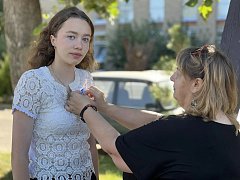 В преддверии Дня Государственного флага России жителям Питерского района вручили ленты триколора