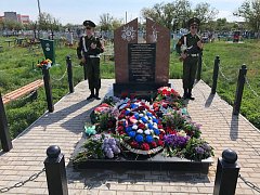 Cостоялась торжественно-траурная церемония возложения цветов и венков к воинскому захоронению