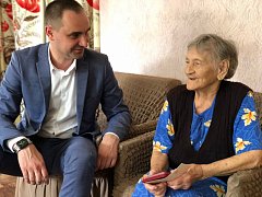 Глава района Дмитрий Живайкин в преддверии юбилея Победы вручил землякам медаль «80 лет Победы в Великой Отечественной войне»