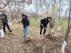 Пока погода позволяет, приводим в порядок наш район