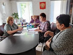 Галина Ткачева  посетила с рабочим визитом  Питерский район