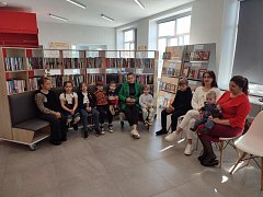 В центральной модельной библиотеке села Питерка состоялась праздничная литературно – музыкальная программа «Души приют, души причал…», 