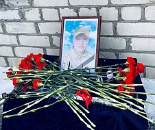 В Трудовике состоялось открытие мемориальной доски в память о погибшем в зоне специальной военной операции Анваре Уалиеве