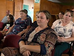 Глава района Д.Н. Живайкин начал встречу с жителями села Алексашкино с подведения итогов первого полугодия текущего года
