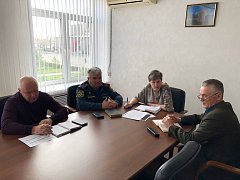 Глава района Дмитрий Живайкин провел совещание с главами муниципальных образований Питерского района