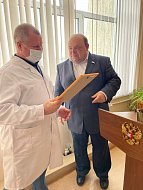 Сегодня Питерский район посетил министр здравоохранения Саратовской области Олег Николаевич Костин. 