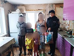 Полицейский дед Мороз навестил семьи, состоящие на профилактическом учете