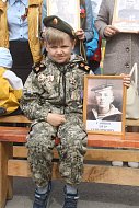 Празднование 77 годовщины Победы в ВОВ в Питерке началось с шествия "Бессмертного Полка". 