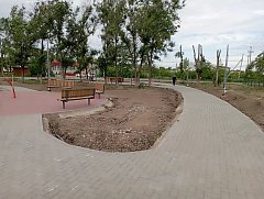 Продолжается благоустройство Парка Победы в селе Питерка